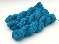 DK ‘Cosy Colours’ Peacock 100g (245m)